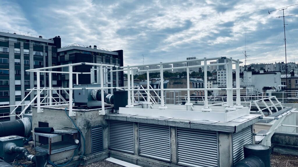 Maintenance des équipements antichute fixes